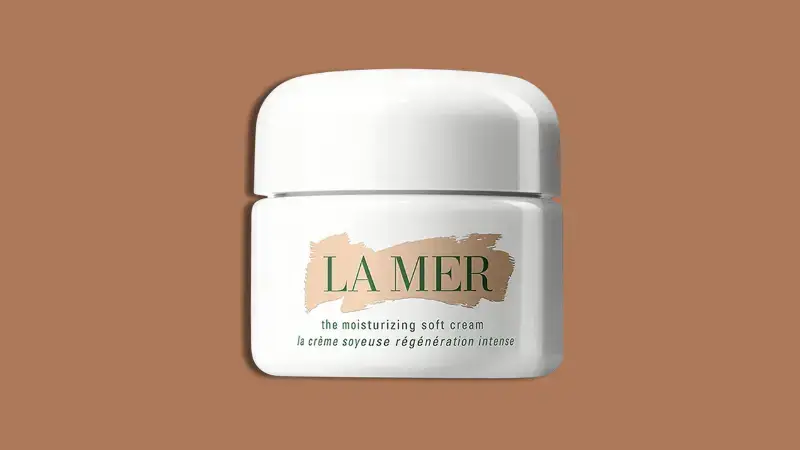 La Mer Crème de la Mer Moisturizing Cream in an elegant jar, known for its deep hydration and skin rejuvenation benefits. A luxury skincare essential with Miracle Broth™ and Lime Tea extract.